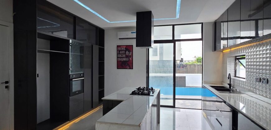 5 BEDROOM FULLY DETACHED DUPLEX