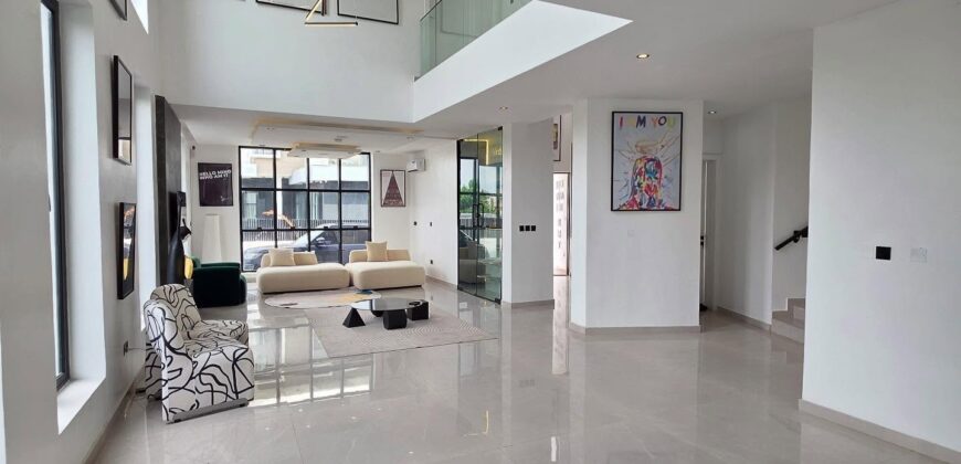 5 BEDROOM FULLY DETACHED DUPLEX