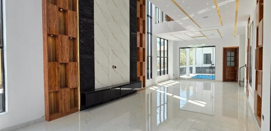5 BEDROOM FULLY DETACHED DUPLEX