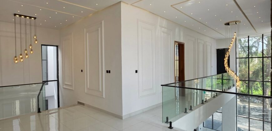 5 BEDROOM FULLY DETACHED DUPLEX